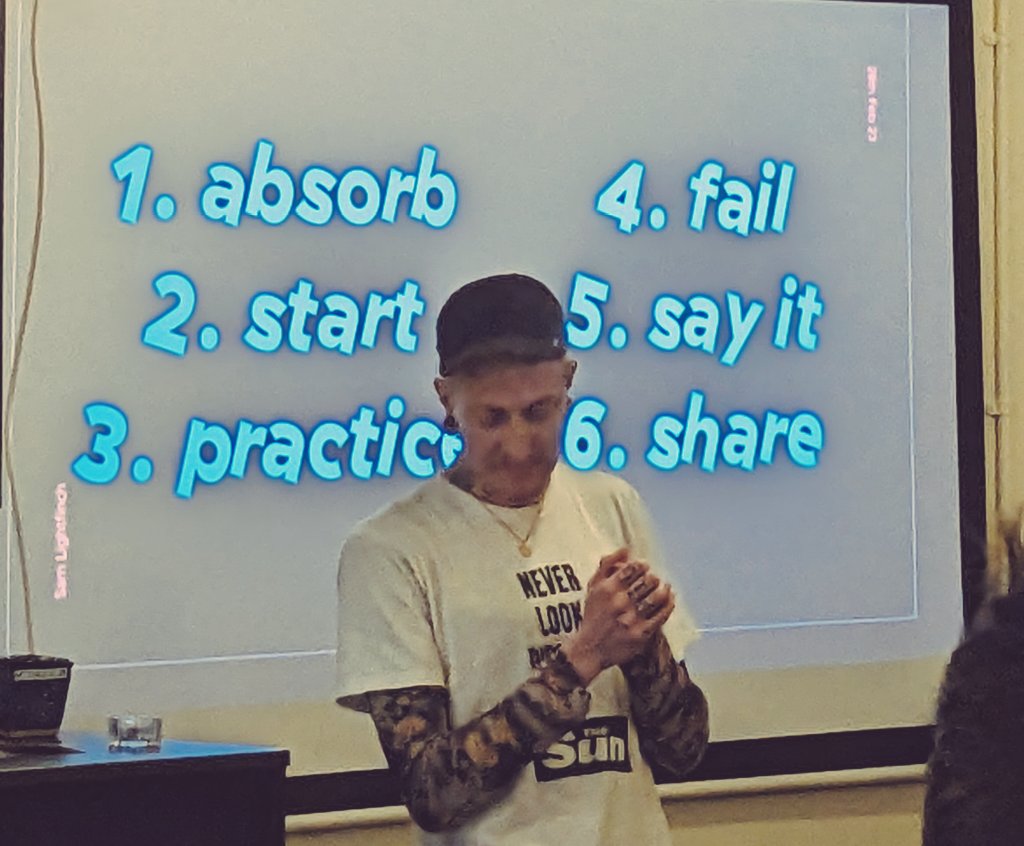 HarlandWorks's tweet image. 6 tips for being creative @samlightfinch @SHFcontent - great talk 🙌🏻