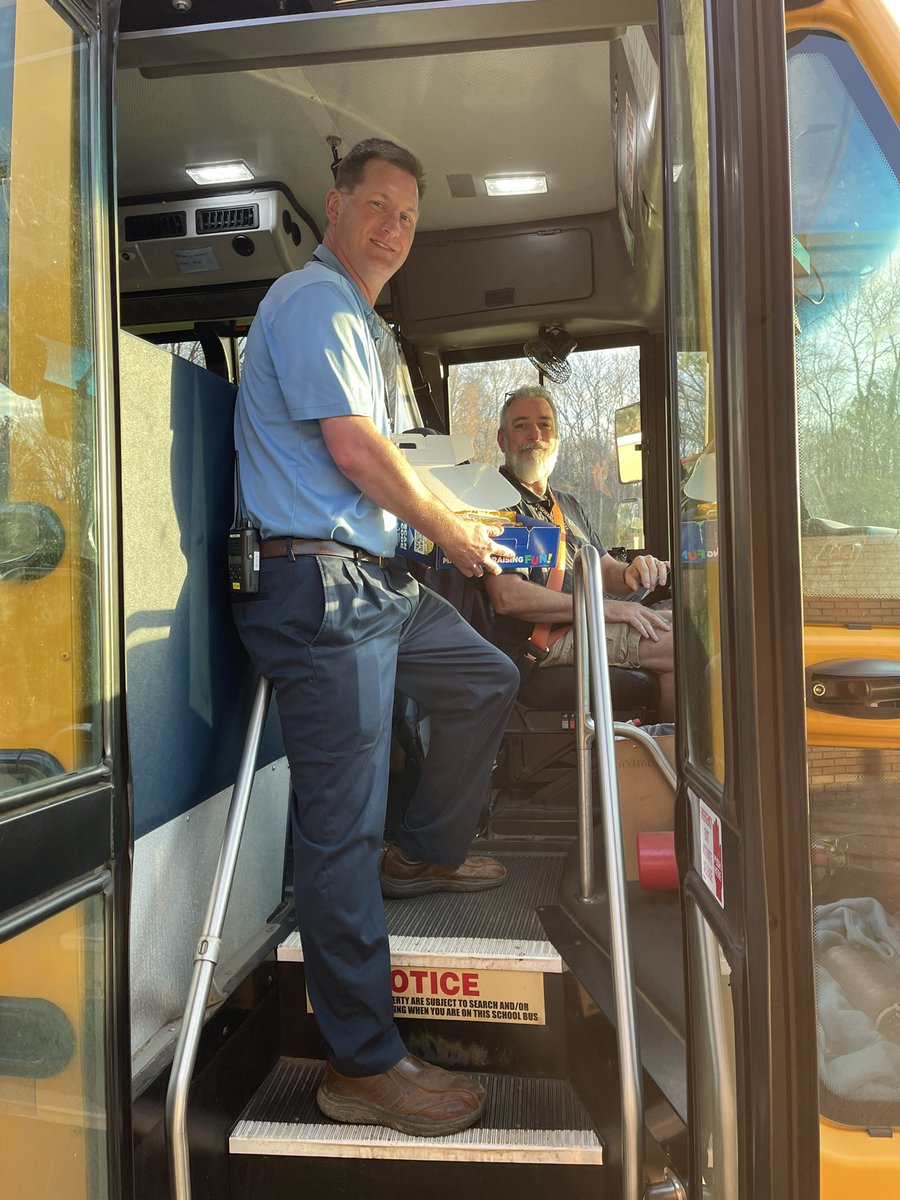 We are so thankful for our YSD1 Transportation drivers! YIS gave them a sweet treat to show our appreciation! 
#ysd1forimpact
#connectedasone