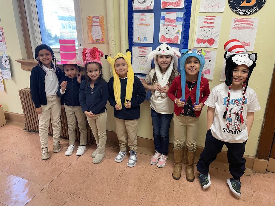 S9_Belleville's tweet photo. School 9 Celebrates "The Cat in The Hat"
#ReadAcrossAmerica2023 #school9 ππ©π§’πβοΈ https://t.co/wtmtxiJNvX