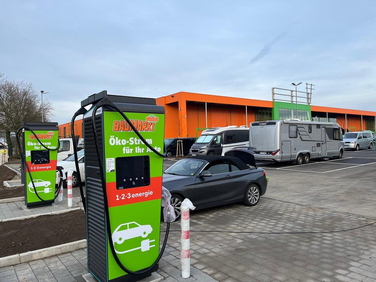 Andreas Memmer 🔋🔋🔋 (@andreasmemmer) on Twitter photo Hallo zusammen, wer kommt aus Löhne oder aus der Nähe? Am Samstag eröffnet der neue Globus Baumarkt seine Türen und wir sind mit drei Alpitronics sowie einer AC Wallbox am Start. Von 14-17 Uhr schenken wir Euch die Ladung. Meine Kollegen <a href="/fbr_leo97/">Lenard Faber</a> und Philipp Wenz freuen sich. Hallo zusammen, wer kommt aus Löhne oder aus der Nähe? Am Samstag eröffnet der neue Globus Baumarkt seine Türen und wir sind mit drei Alpitronics sowie einer AC Wallbox am Start. Von 14-17 Uhr schenken wir Euch die Ladung. Meine Kollegen <a href="/fbr_leo97/">Lenard Faber</a> und Philipp Wenz freuen sich.