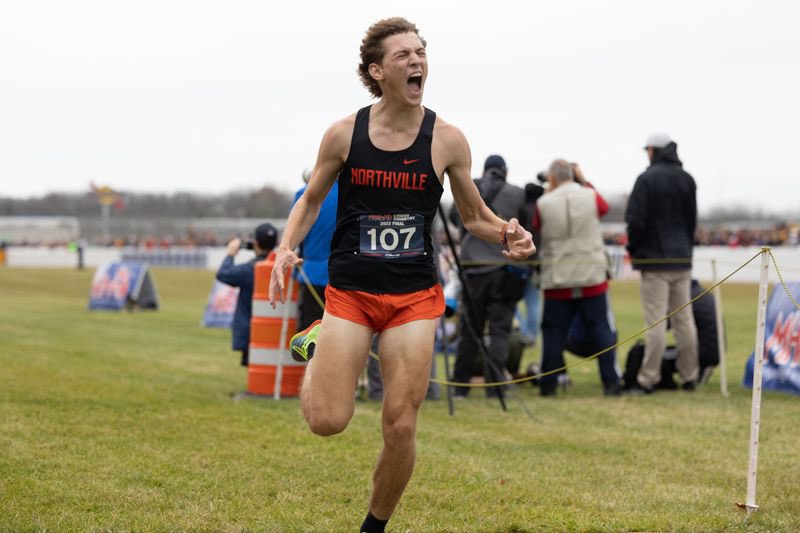 Vote for Brendan Herger for MileSplit National Boys Performer Of The Week!!!! milesplit.com/articles/32907…