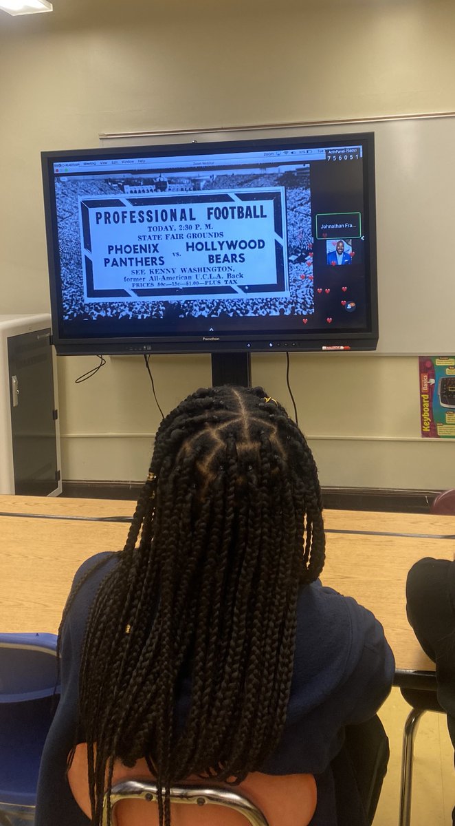 7th grade students Joined the LA Rams and Character Playbook Team for an event celebrating the story of Kenny Washington, the first African-American football player to sign an NFL contract @CharacterPlaybk @EVERFI @BPSTechDept1 @WWWildcatPride @BayonneBOE