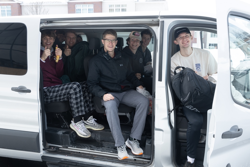 flbc_edu's tweet photo. Aaaannnnddd the Conquerors are off to finish their basketball season in Joplin, MO. Please be in prayer for the teams as they travel and pray that Christ would be glorified through the actions of the players on and off the court this week. #FLBC #forHim #Conquerors #basketball https://t.co/SwxoCoYhuj