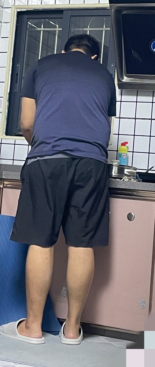 DS166678589's tweet photo. 广州 有想玩他的操他的可以私信 或直接加Q聊 https://t.co/W4MZoc2Qrc