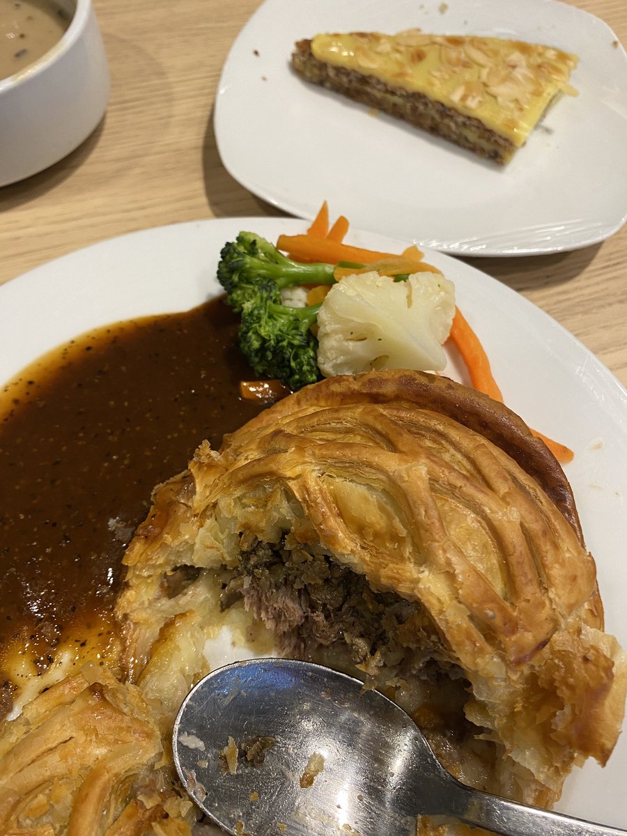 Alhamdulillah I tasted IKEA’s beef wellington. Quite good but i cannot compare la vs Gordon ramsay’s punya hahhaha biasa je pastry with seketul beef in it + mushroom 6/10 https://t.co/nW8MUpzCHD