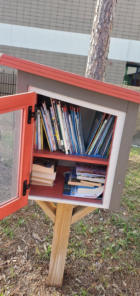 ReesLibrarian's tweet photo. New books added to our @ReesStars @LtlFreeLibrary! Come get some! #ReesReads @rashtrapatibhvn @KathyCherryAP @Alief_Libraries https://t.co/qsnmZHwkL1