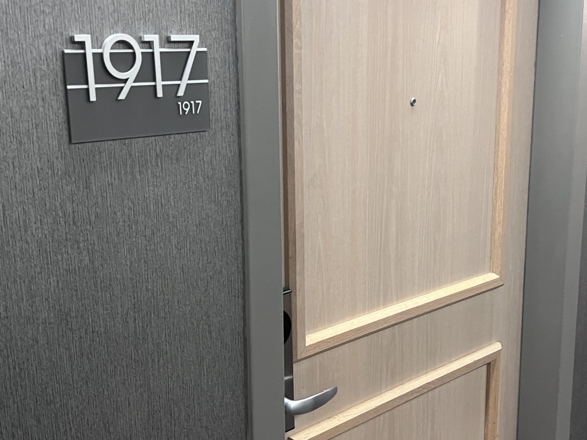 tom4sanders's tweet image. Spent some time yesterday with terrific #HDR colleagues in the city of ????????  #WhoKnowsWhere  And spent the night in my favorite hotel room.  #ImportantYear