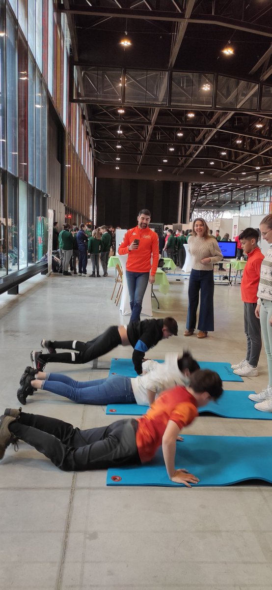 AnaLeyenda's tweet photo. Hoy el grupo de investigación #Valfis @unileon hemos tenido una mañana de lo más intensa y gratificante en la primera jornada de #Expociencia23. Venís a visitarnos? https://t.co/6WR9mW8cI0