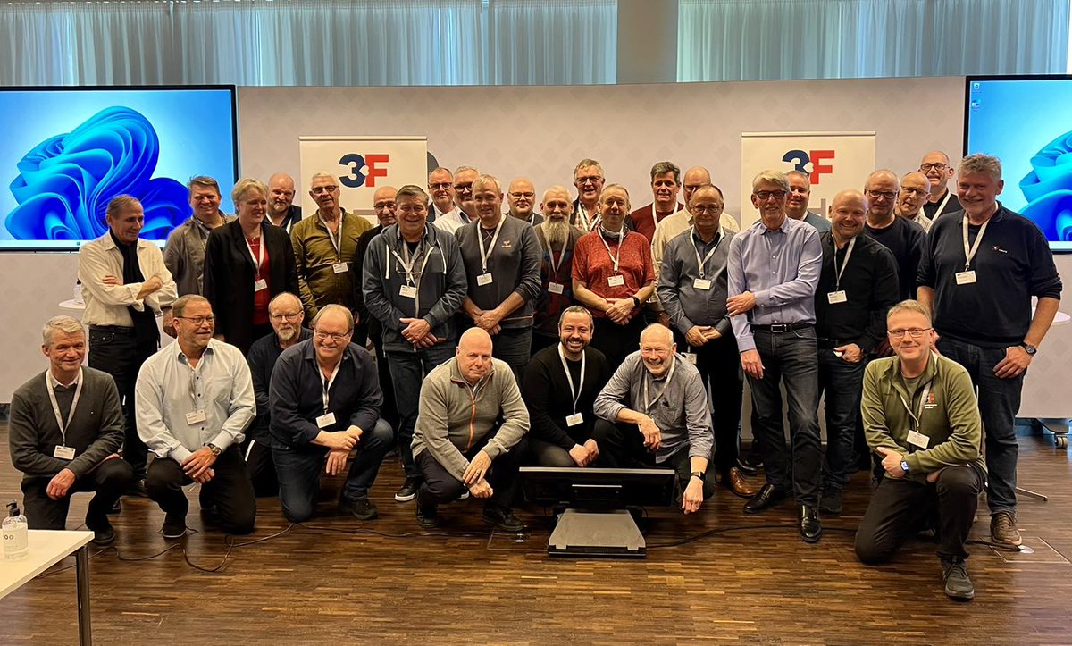 JanVilladsen3F's tweet image. Så starter slutspil om overenskomster og vilkår for løn og #arbejde i 🇩🇰 #transport de næste år. Er mødt op hos @DanskIndustri med vores baggrundsgruppe af  transporterfarne folk fra @3F_Fagforening Vi er klar til forhandlinger. Forhåbentlig når vi i mål med resultat #OK23 #DKbiz