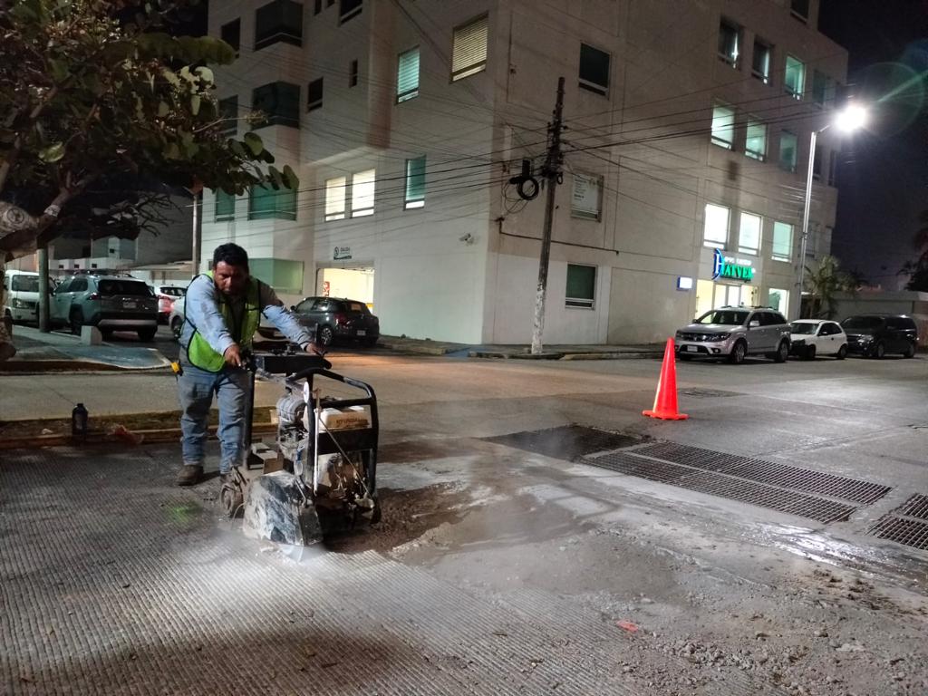 JM_UNANUE's tweet photo. El Programa Permanente de Bacheo atiende todos los días los reportes que nos llegan para rehabilitar calles y avenidas en @_BocadelRio. https://t.co/ghgYotV8zv
