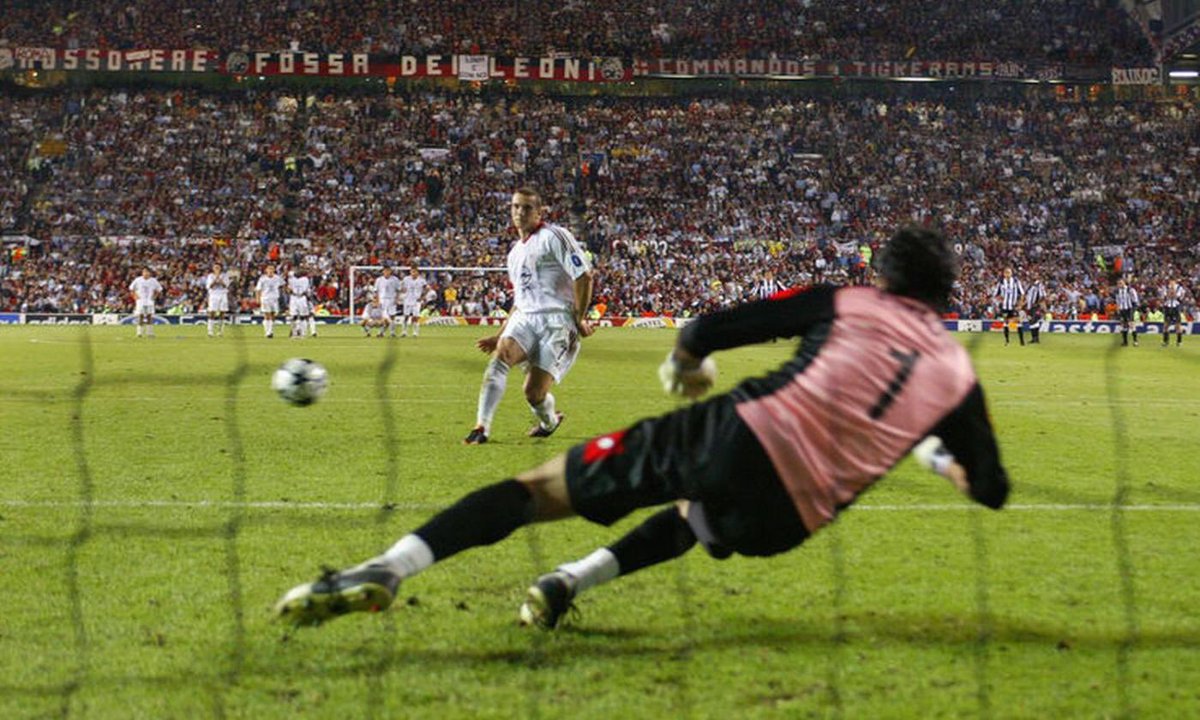 ZZiliani's tweet photo. #CARESSA RISCRIVE LA STORIA DEL CALCIO
PUNTATA 1. Il trionfo del #Milan nella finale di Manchester contro la #Juventus (2003) è invalidata: quando la palla si stacca dal piede di #Shevchenko, infatti, il possesso palla non è di nessuno, quindi il gol è di tutti
(continuate voi) https://t.co/W9UCIO7AVg