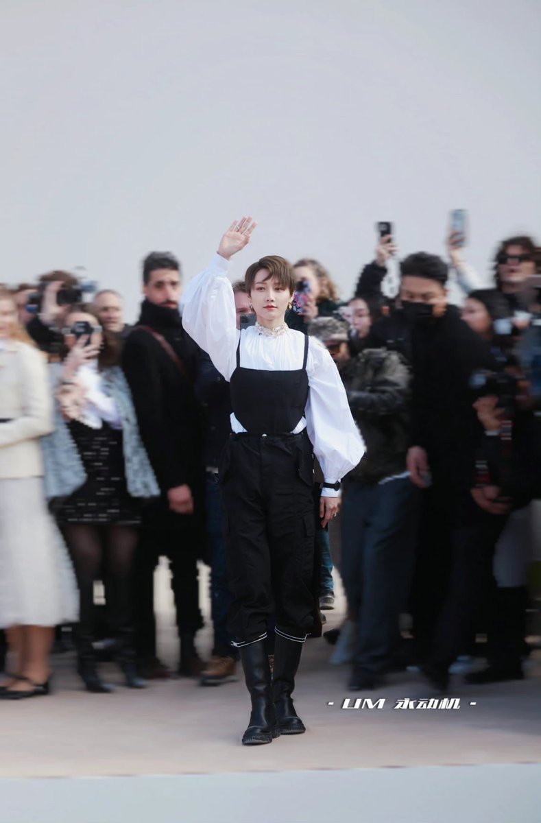 230228 ｜法国巴黎 Dior看秀 <a href="/XinLiulyx0420/">XIN LIU 刘雨昕</a>
 黑与白 讲述着不朽的经典
 刚与柔 碰撞出摩登的宣言 
 缪斯降临在杜乐丽花园
艺术圣殿 光影之间 
神飞顾盼 尽显不凡
#刘雨昕 #劉雨昕 #lyx #xin #liuyuxin #xinliu #UM永动机 #หลิวอวี่ซิน #XINxDIOR