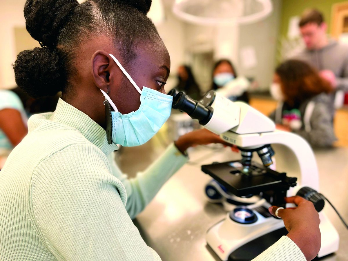 AASCU's tweet image. .@oaklandu is building a deeper understanding of #studentsuccess equity gaps through its Student Success &amp;amp; Equity Dashboard. The new tool helps the university pinpoint where challenges exist and inform strategic action. Read more here: tinyurl.com/32k8cm8p #PromisingPractice