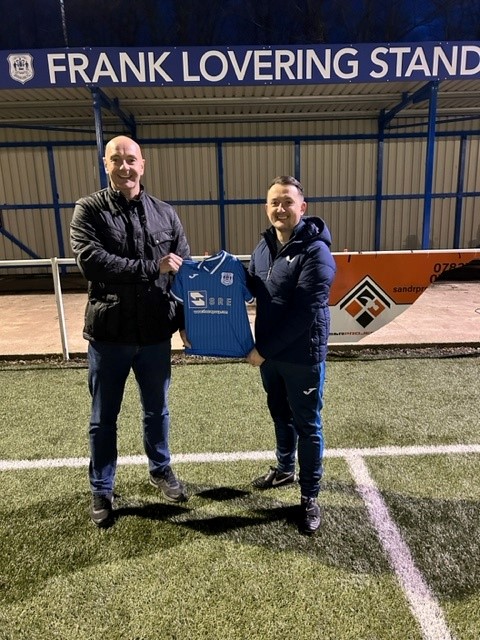Benburb2015's tweet photo. Brilliant to welcome Scott Campbell of @StandardRE to New Tinto Park to unveil our new home kit for the upcoming season. We are very grateful for SRE's support for the coming season, I'm sure we can all agree that their new logo looks magnificent on our new home shirt. https://t.co/vT1FLGj4iQ
