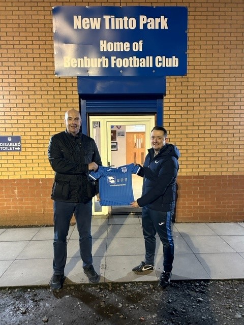 Benburb2015's tweet photo. Brilliant to welcome Scott Campbell of @StandardRE to New Tinto Park to unveil our new home kit for the upcoming season. We are very grateful for SRE's support for the coming season, I'm sure we can all agree that their new logo looks magnificent on our new home shirt. https://t.co/vT1FLGj4iQ