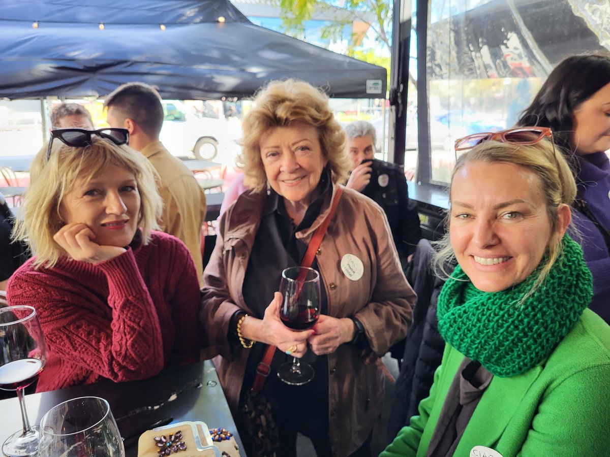 CIAC_LA's tweet photo. The rain stopped yesterday and the Irish came out to play for our monthly Creative Network.
There were so many new exciting faces.
Thank you @auldfellala for being amazing hosts.
@ElectricJenny @mattnevin @finnertypyne @jennmcguirk
#irishinla #ciacla #creativenetwork https://t.co/wRtA9zBwBj