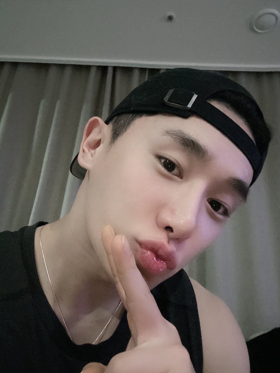 molly_madd's tweet photo. [FANCAFE] - Wonho story - 230301

🐰: Ta-da

#WONHO #원호 https://t.co/lNRy9b0RXF