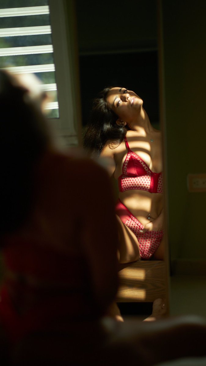 lovetillweodcc's tweet photo. Who cares when it feels like crack ♥️ captured by @theprivatelens 📸 #shadow #red https://t.co/6m3B6XCH81