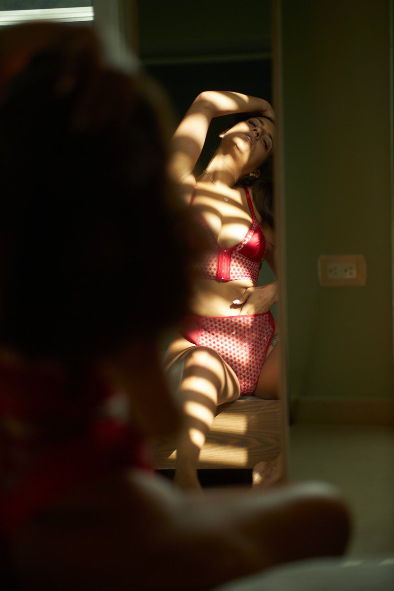 lovetillweodcc's tweet photo. Who cares when it feels like crack ♥️ captured by @theprivatelens 📸 #shadow #red https://t.co/6m3B6XCH81