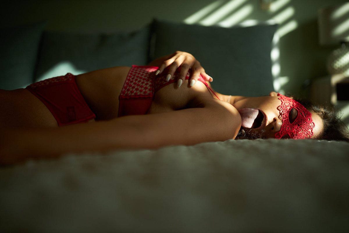 lovetillweodcc's tweet photo. Who cares when it feels like crack ♥️ captured by @theprivatelens 📸 #shadow #red https://t.co/6m3B6XCH81