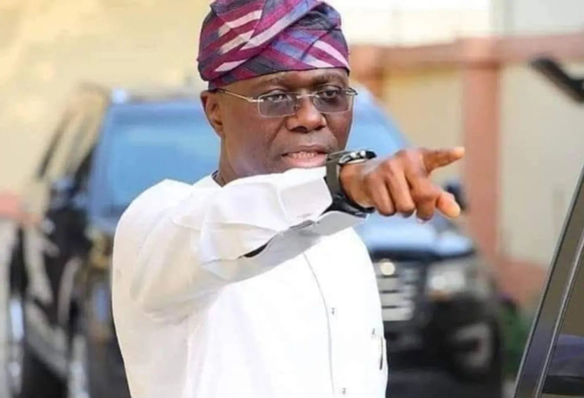 Ricky_chidi's tweet image. Miracle to Biggie -Talk to me baby 🤣
Biggie - And what did you just call big brother?😡😡
Miracle -🧎🧎🤲🤲...
🤣 Biggie wanted to show his face 
#BBTitans