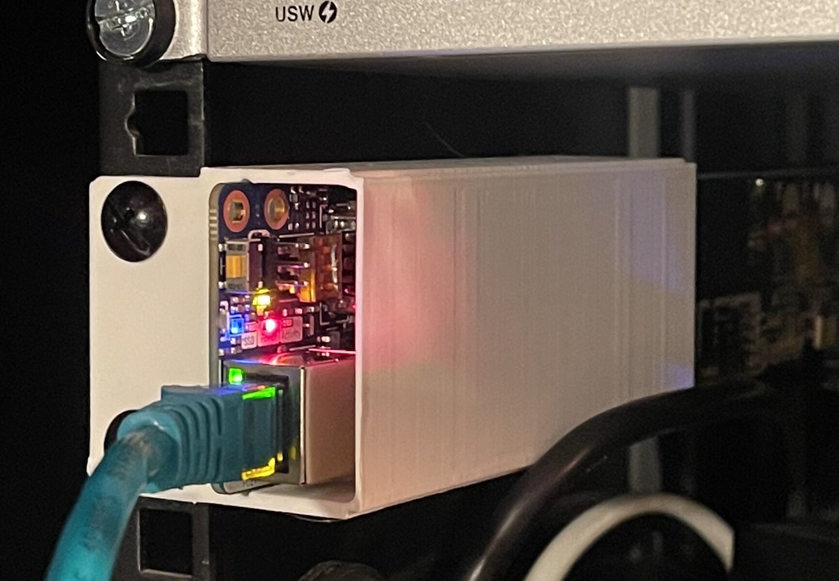 lucasjhall_'s tweet image. Been  fun tinkering with the Compute Blade from @Merocle .  

#RpiComputeBlade #CM4 #ComputeBlade #raspberrypi