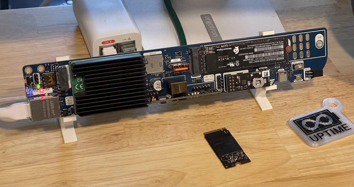 lucasjhall_'s tweet image. Been  fun tinkering with the Compute Blade from @Merocle .  

#RpiComputeBlade #CM4 #ComputeBlade #raspberrypi