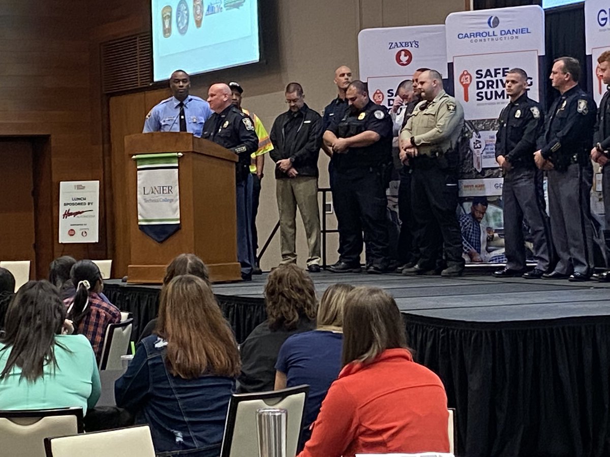 GADeptofTrans's tweet photo. Representatives from the emergency responder community speak to Hall County high school students at the #safedrivingsummit about the importance of avoiding distracted driving.  @lutzie43 @GDOTNE https://t.co/YhpMLk8WAK