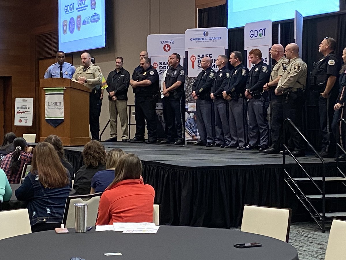 GADeptofTrans's tweet photo. Representatives from the emergency responder community speak to Hall County high school students at the #safedrivingsummit about the importance of avoiding distracted driving.  @lutzie43 @GDOTNE https://t.co/YhpMLk8WAK