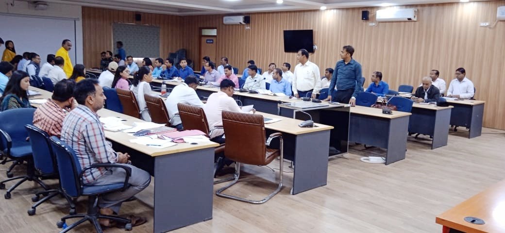 dm_rohtas's tweet photo. आज जिला पदाधिकारी रोहतास की अध्यक्षता में उप विकास आयुक्त, अपर समाहर्ता, भूमि सुधार उपसमाहर्ता, प्रखंड विकास पदाधिकारी, अंचलाधिकारी, राजस्व अधिकारी के साथ प्रधानमंत्री आवास योजना, ग्रा० अन्तर्गत भूमि संबंधी मामले का निष्पादन एवं कार्य प्रगति के संबंध में समीक्षा की गयी। https://t.co/9YvzzfmGVT