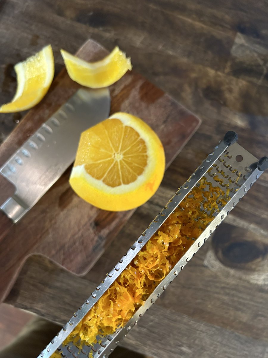 thesaltedtable's tweet photo. A reminder to zest your orange before devouring it, and use the zest to bake/cook something delicious.๐๐ #cookingwithtst #bakingwithtst https://t.co/0FVKn6gNg9