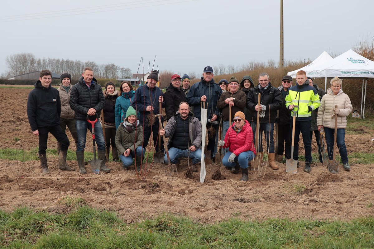 [Nature – Biodiversité] <a href="/LeHavreMetro/">Le Havre Seine Métropole</a> montre l’exemple ! 🌳

Dans le cadre de la mise en œuvre de son plan Nature et biodiversité, la Communauté urbaine continue et intensifie la plantation de haies sur les parcelles communautaires. 👇