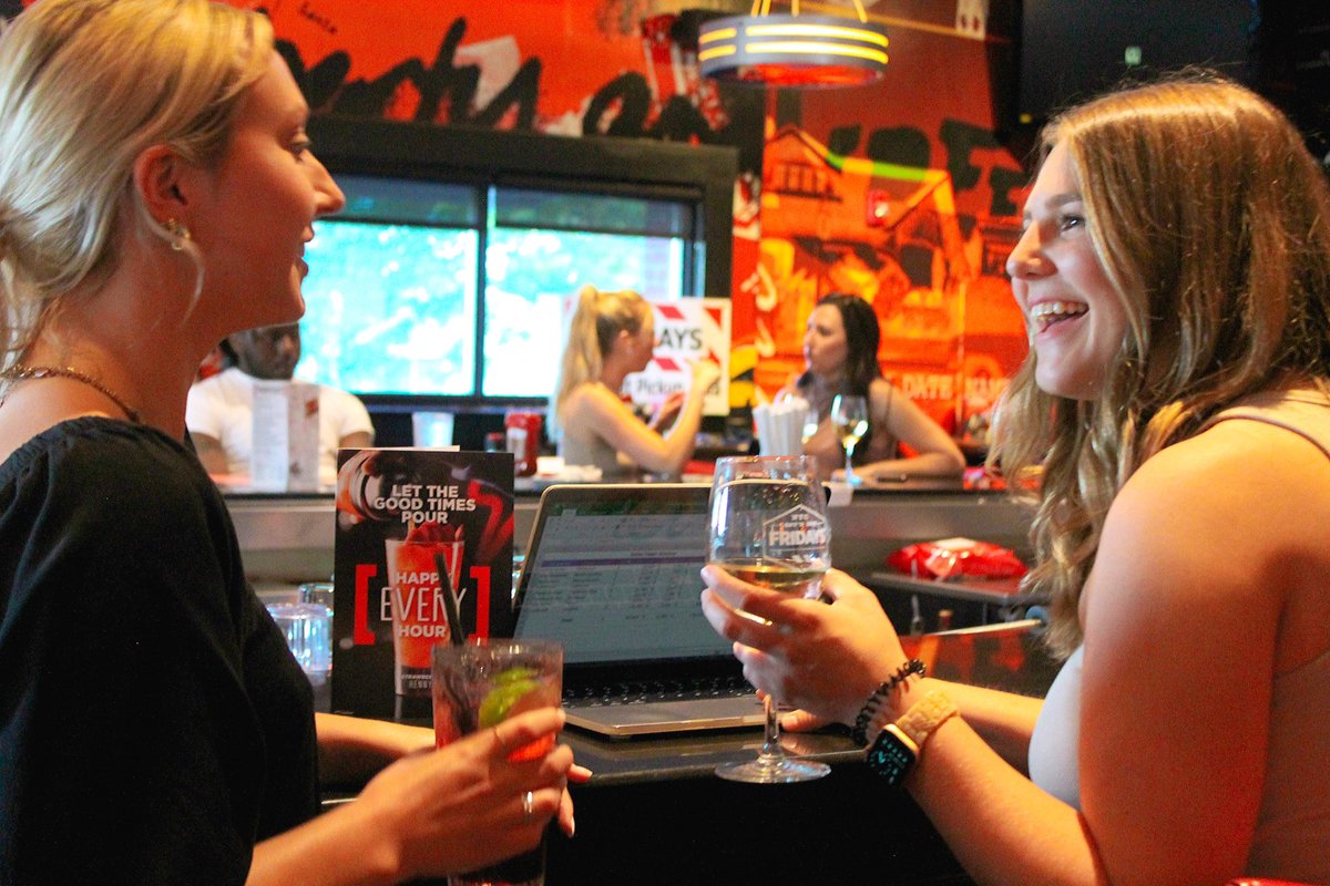 TGIFridays's tweet photo. Wow what a week *as I set my OOO for the rest of the day while sipping on a $5 wine*

#HappyEveryHour
Please drink responsibly. https://t.co/bSHs6L2iNx
