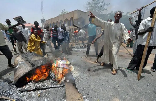 BayoOlupohunda's tweet photo. "The Dogs &amp; Baboons will be soaked in Blood" - Buhari 2011

History of Violence &amp; Disputed Elections in Nigeria -THREAD

1/ The first major election that erupted in violence was 1964/1965 elections but was matched only by the bloodletting of 2011 election which Buhari lost to GEJ https://t.co/KFQjvX4j9A