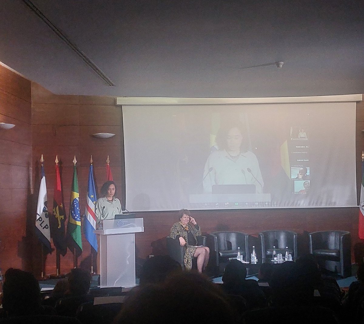 E <a href="/DeniseC11394571/">Denise Camacho</a> agora fala-nos sobre iniciativas que podem aproximar as meninas da ciência. 👏