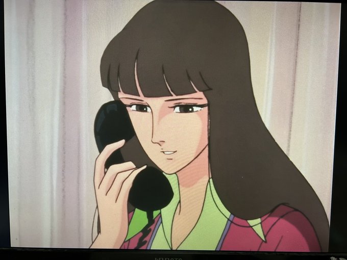 「black hair talking on phone」 illustration images(Latest)
