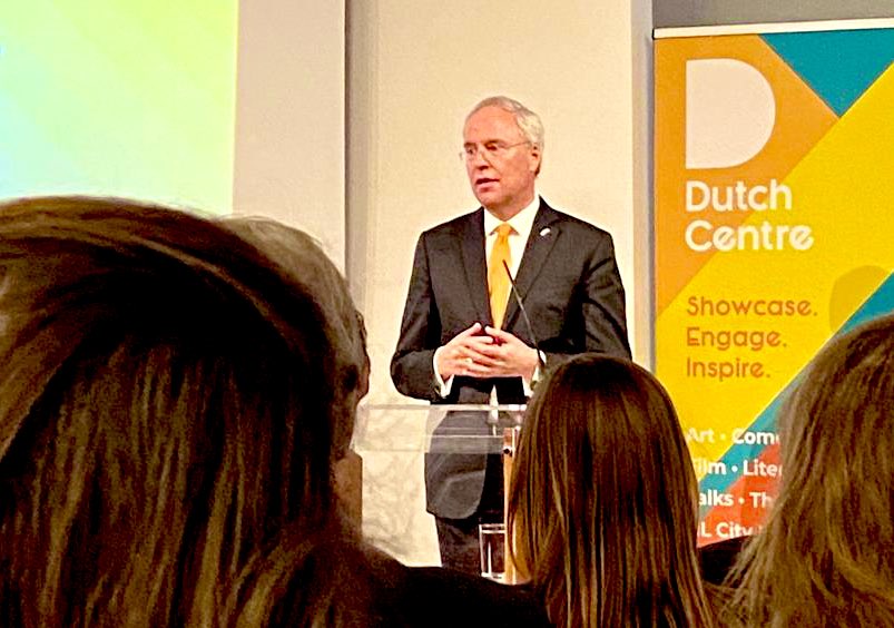KvanOosterom's tweet photo. Pleasure to introduce @PaulPolman with a lecture on his book “NetPositive” during Dutch City lunch in @DutchCentre with beautiful final words by Reverend @bertjanvdl: “We do not need leaders paralysed by fate, but we need courageous people leading with faith and hope”. https://t.co/vHQIXeTt7M