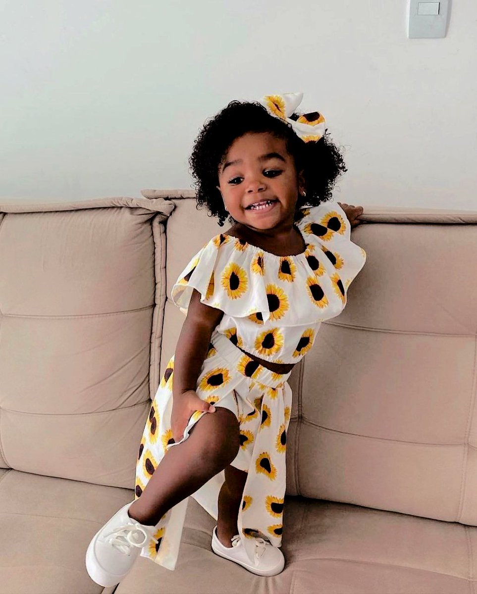 Como a mãe babona que sou, vim lhes dar o PRAZER e o DELEITE de ver minha girassolzinha! Calla, mamãe te ama muito!
Que Oxalá continue sempre lhe abençoando, minha pequena. 🤍🌻✨