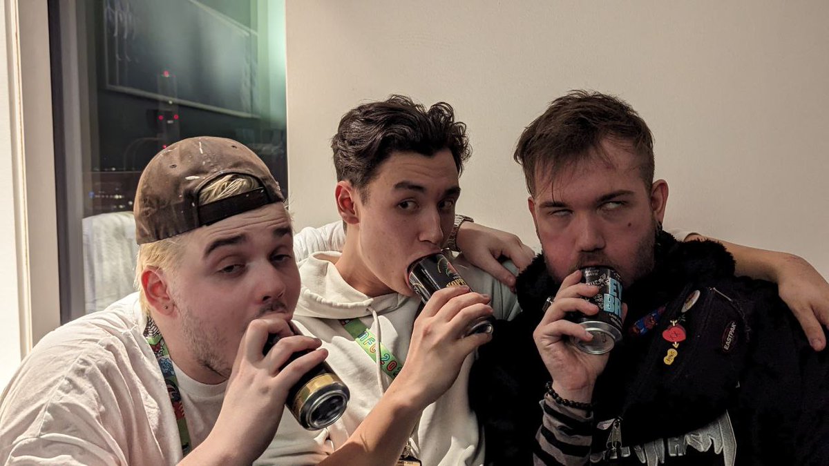 Maxiee 💜🦊 tweet media