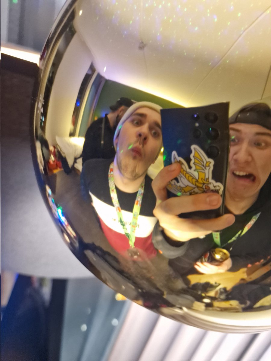 Maxiee 💜🦊 tweet media