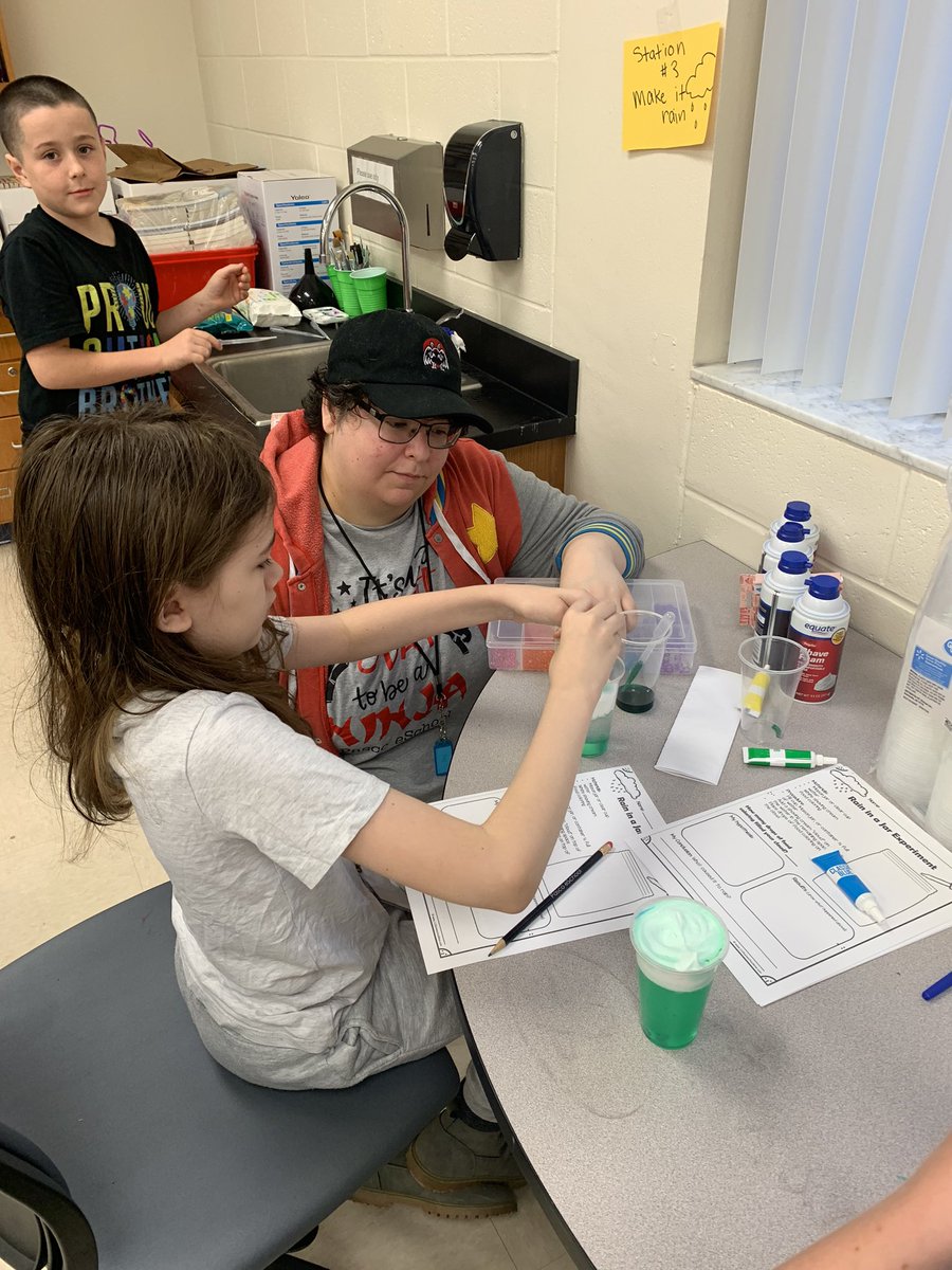 SeniorErin's tweet photo. Mr. Walker and Mrs. Espinosa’s fifth graders are investigating weather events today during our February Live Lesson day. @Pasco_eSchool https://t.co/1x5E661WP9