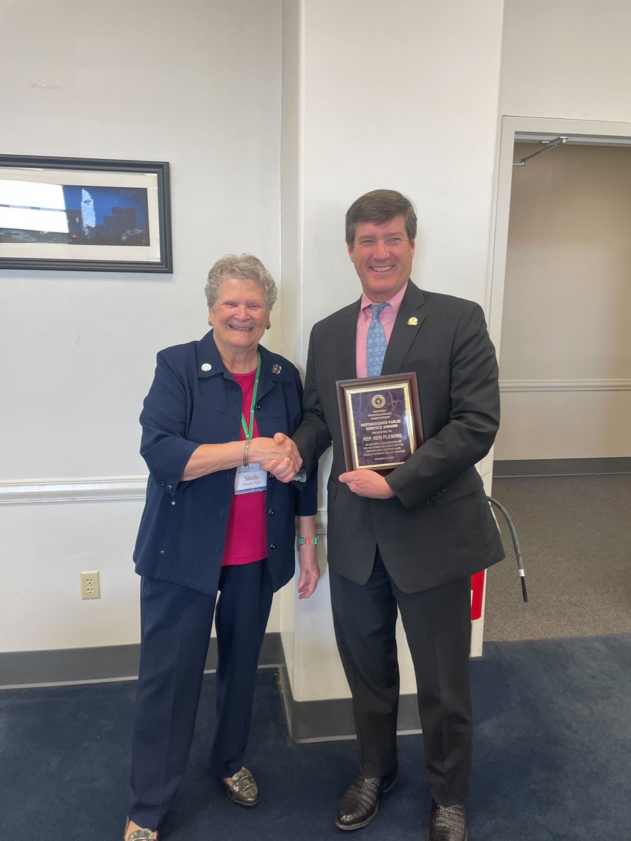 Dr. Sheila Schuster giving State Representative Ken Fleming his Distinguished Public Service Award. #PsychologyDay #KPA