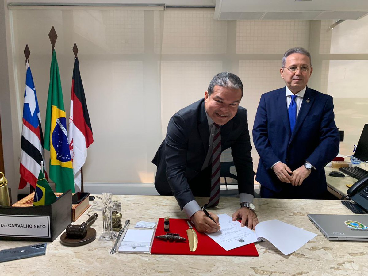carlosbrandaoma's tweet photo. Agradeço ao @trtmaranhao pela doação de mais de R$ 400 mil em computadores, que serão destinados às unidades administrativas das Polícias Civil e Militar, Corpo de Bombeiros, Perícia Oficial e Centro Tático Aéreo, modernizando o trabalho do nosso sistema de segurança. https://t.co/bZnBGt1mr0