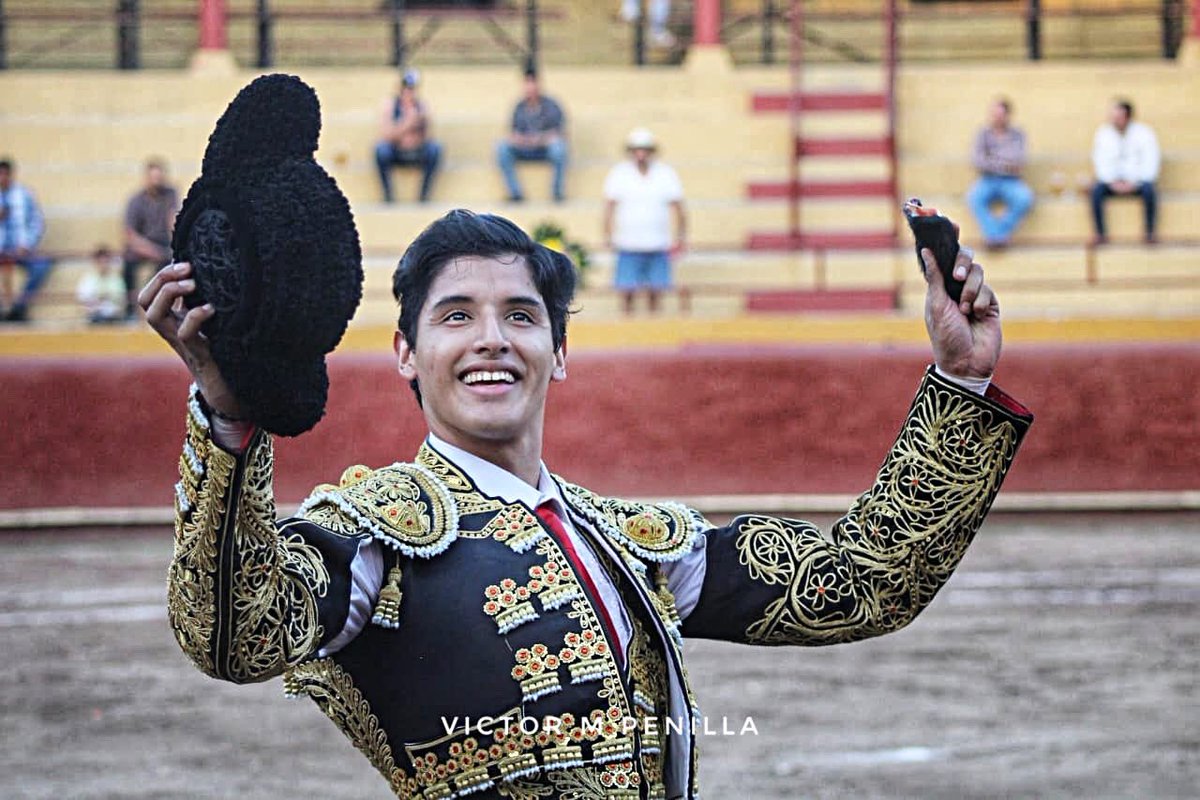 Gracias mi Cadereyta ❤️

Oreja 👂 al toro “Soldado” de Magdalena Gonzalez 

📸 BY - @vmpenilla 
•
•
•
•
•
•
•
•
•
•
#triunfo #cadereyta #enelcamino #noparamos #soñar #seguiradelante #torero #torossí #fíestabrava #soñar #unpasomas