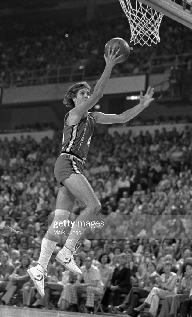 77Blazers's tweet photo. Feb 28 1978 - The 50-10 @trailblazers appear to be set up to continue to stay young as they potentially have 3 1st rd picks in coming draft due to trades of #MosesMalone, #WallyWalker, and #ArchieClark
#RipCity #Blazers https://t.co/mCY8O1Bfa1