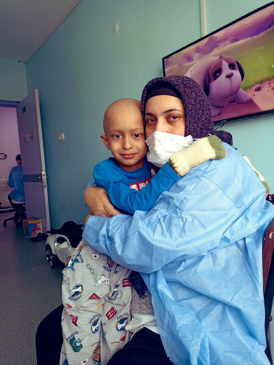 Mehmet Ali ASLAN النائب محمد علي أصلان (@hemmedaliaslan) on Twitter photo Son evre kemik kanseri hastası 6 yaşındaki Yusuf Kerim ;
Kamuoyunun baskısı ile Annesi ile görüşmesine izin verildi.
Ancak kamuoyu vicdanı geçici çözüm değil, kalıcı çözüm istiyor.
Çocuğun sağlığı için anne Gülten Sayın tahliye edilmelidir
<a href="/adalet_bakanlik/">T.C. Adalet Bakanlığı</a>
<a href="/mmehmetbozdag/">Mehmet Bozdağ</a> Son evre kemik kanseri hastası 6 yaşındaki Yusuf Kerim ;
Kamuoyunun baskısı ile Annesi ile görüşmesine izin verildi.
Ancak kamuoyu vicdanı geçici çözüm değil, kalıcı çözüm istiyor.
Çocuğun sağlığı için anne Gülten Sayın tahliye edilmelidir
<a href="/adalet_bakanlik/">T.C. Adalet Bakanlığı</a>
<a href="/mmehmetbozdag/">Mehmet Bozdağ</a>