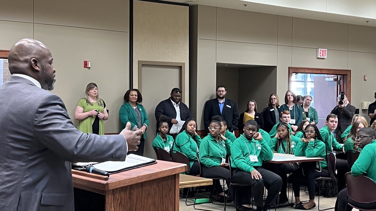 UA System Div of Ag (@aginark) on Twitter photo .<a href="/DeacueFields/">Deacue Fields</a> welcomes <a href="/Arkansas4H/">Arkansas 4-H</a> members to @75counties, their first stop for 4H Day at the Capitol and introduces the first speaker, Secretary of State John Thurston.
<a href="/AR_Extension/">Arkansas Cooperative Extension Service</a> .<a href="/DeacueFields/">Deacue Fields</a> welcomes <a href="/Arkansas4H/">Arkansas 4-H</a> members to @75counties, their first stop for 4H Day at the Capitol and introduces the first speaker, Secretary of State John Thurston.
<a href="/AR_Extension/">Arkansas Cooperative Extension Service</a>