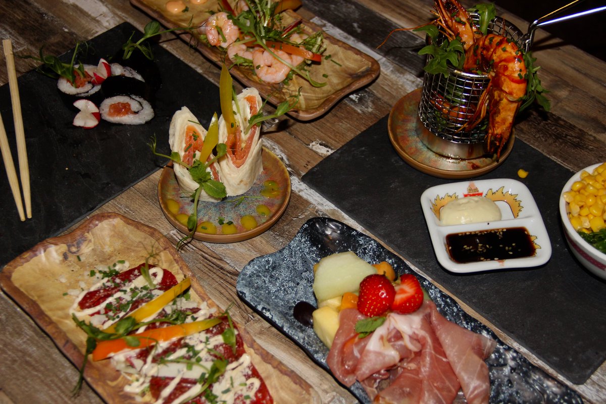 Wil je heerlijk uit eten in de vakantie? Dan kom je naar de Theetuin en reserveer je voor de Dinner Bites! Onbeperkt kiezen uit alle heerlijke gerechten van onze kaart. Te reserveren van donderdag t/m zondag.