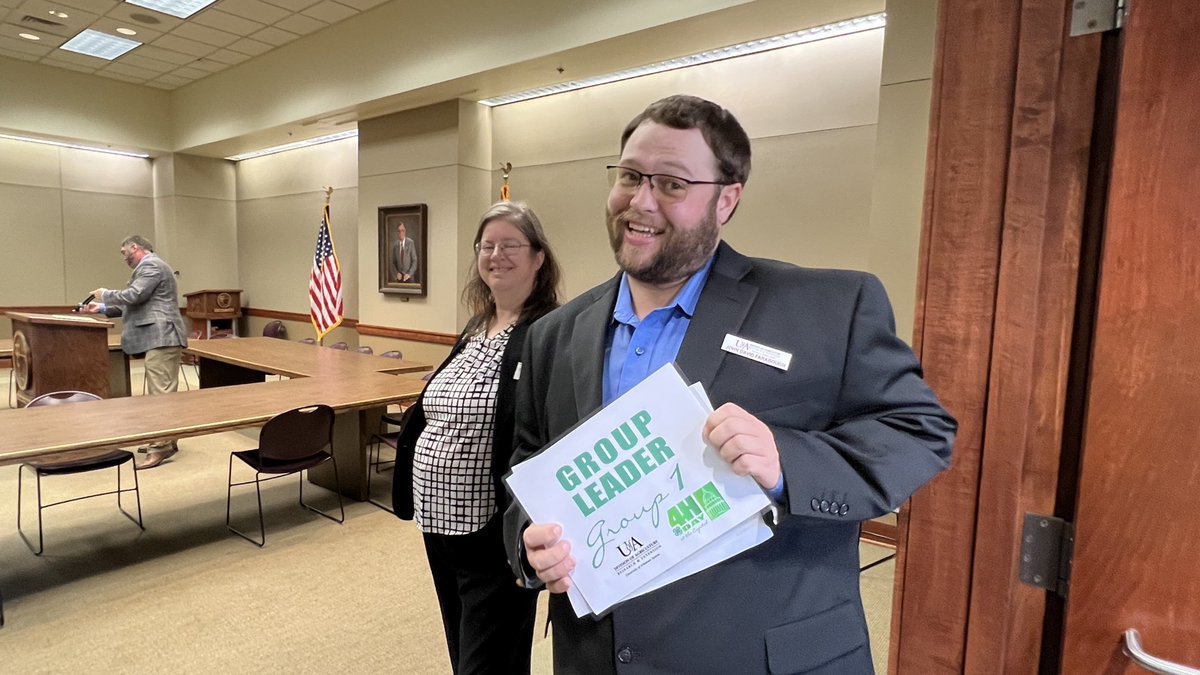 🧨 Ferndale Int’l Observatory (@agwriterark) on Twitter photo .@ar_extension’s Hope Bragg and <a href="/JohnDFarabough/">John David Farabough</a> helping shepherd hundred of @arkansas4h members today for their day at the state Capitol. .@ar_extension’s Hope Bragg and <a href="/JohnDFarabough/">John David Farabough</a> helping shepherd hundred of @arkansas4h members today for their day at the state Capitol.