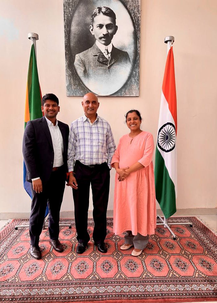 CGIDurban's tweet photo. Wishing Dr. Rajendran T. Govender a bon voyage to India to pursue IBSA Fellowship ๐ฎ๐ณ๐ง๐ท๐ฟ๐ฆ at the Research and Information System for Developing Countries (RIS) in New Delhi.
@hci_pretoria @MEAIndia
@prkundal @RIS_NewDelhi @Sachin_Chat https://t.co/tYdYJJBYtL